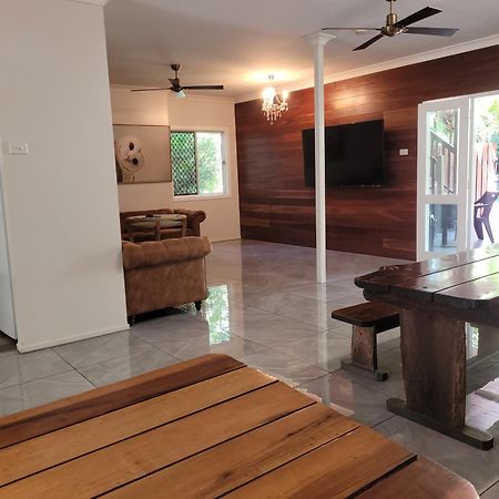 קאירנס Travellers Paradise מראה חיצוני תמונה Interior of the house
