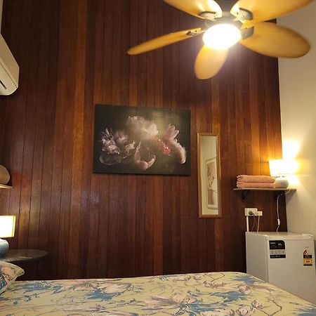 קאירנס Travellers Paradise מראה חיצוני תמונה A room at the hotel
