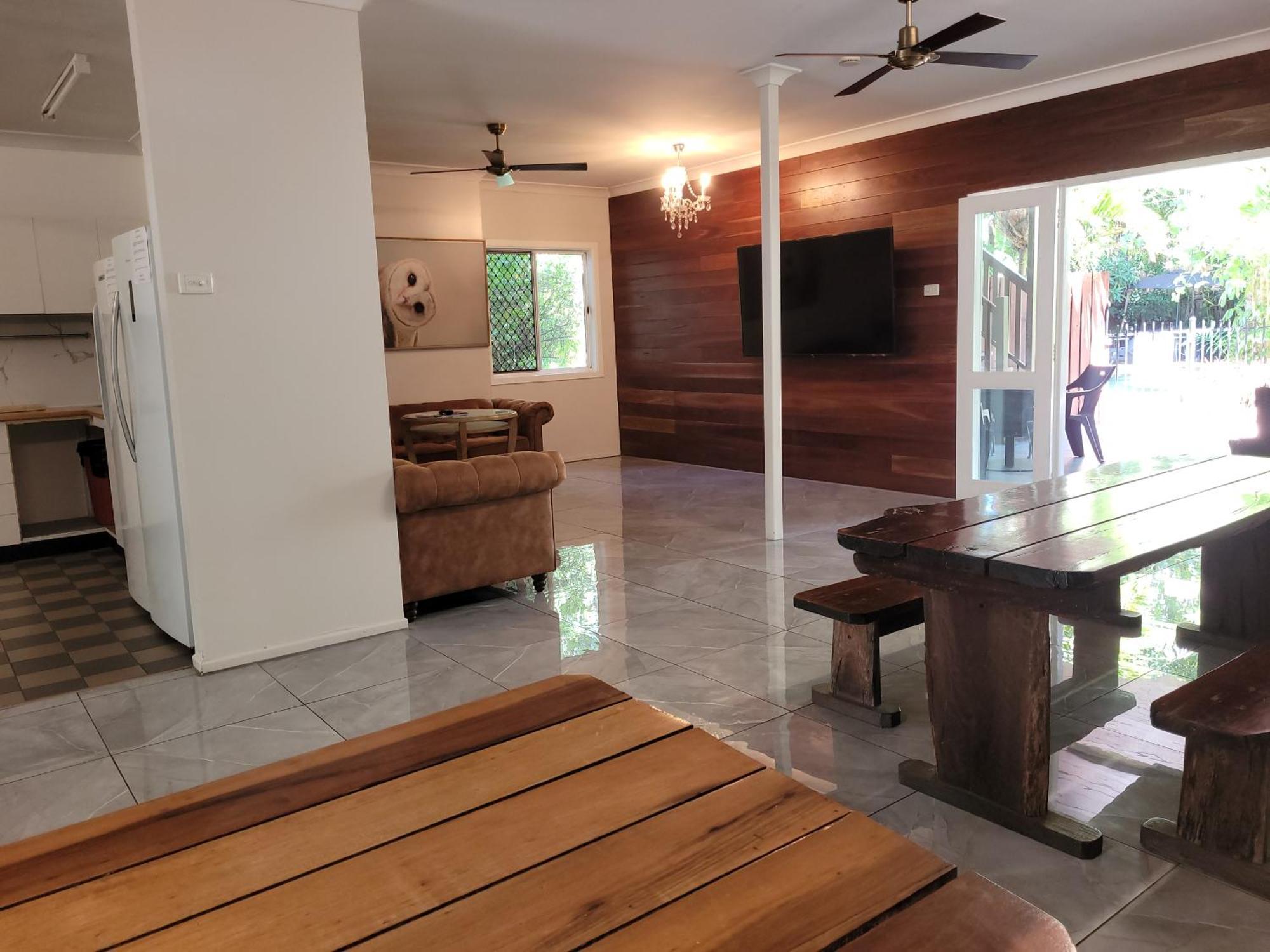 קאירנס Travellers Paradise מראה חיצוני תמונה Interior of the house