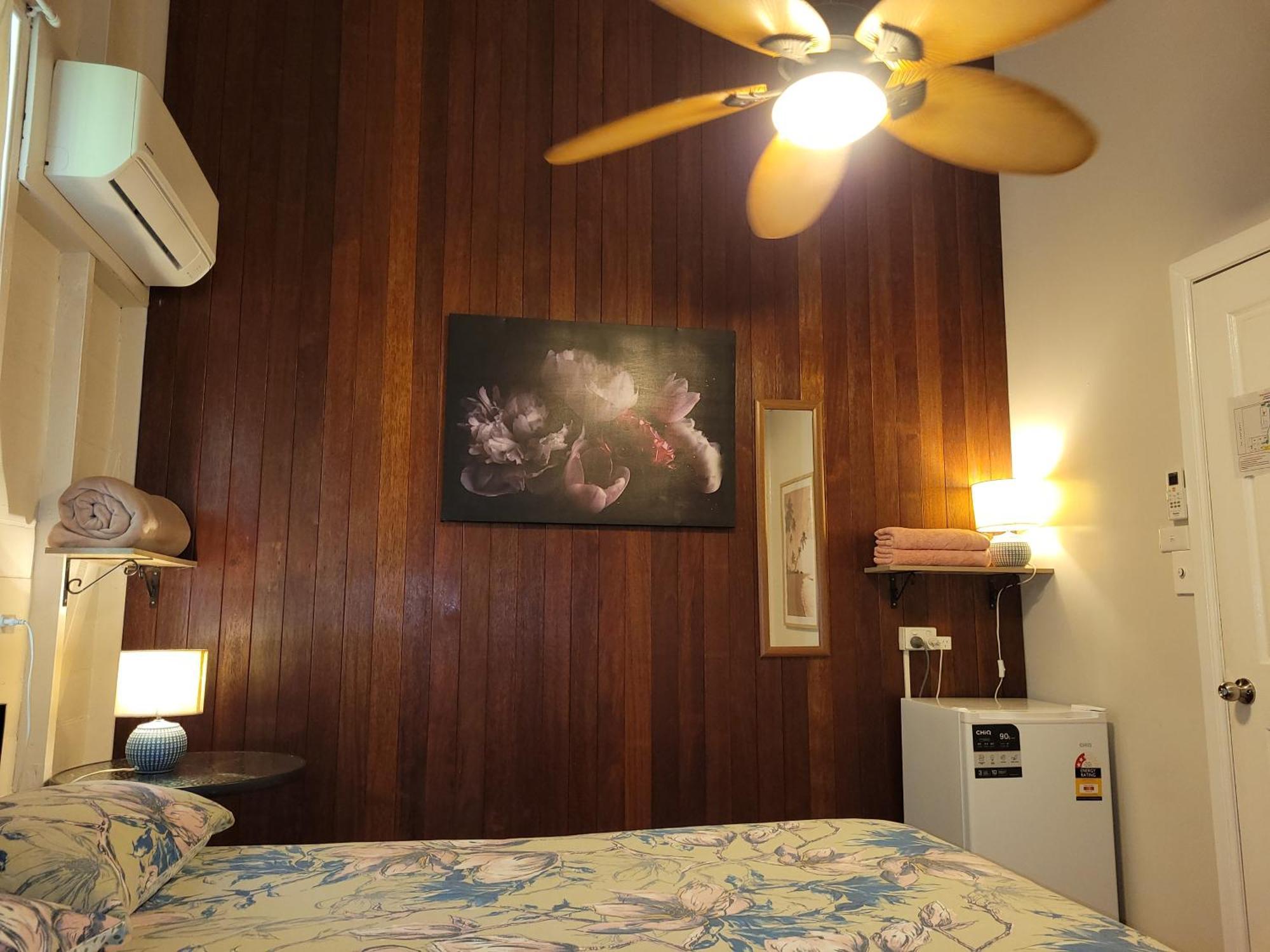 קאירנס Travellers Paradise מראה חיצוני תמונה A room at the hotel