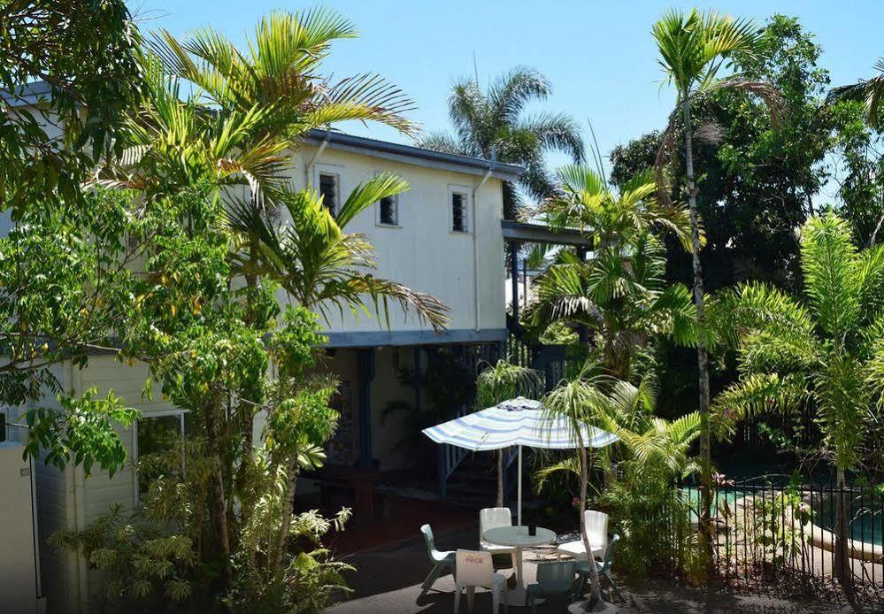 קאירנס Travellers Paradise מראה חיצוני תמונה The house from the rear